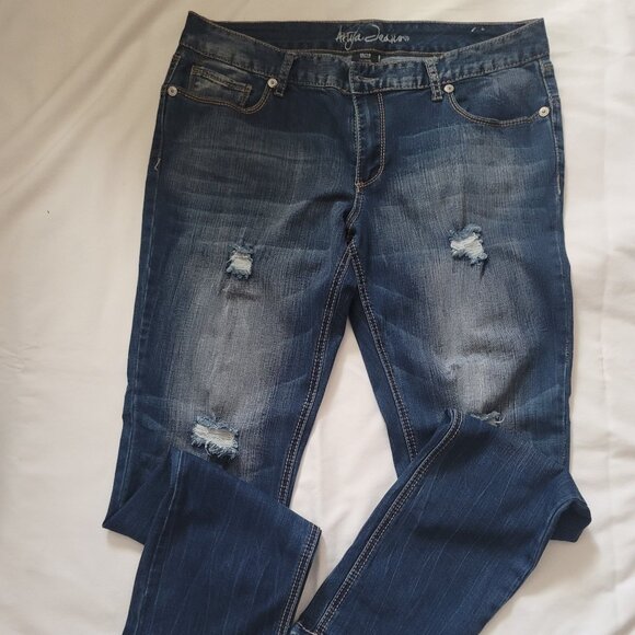 Rugged denim  jeans - Picture 1 of 8